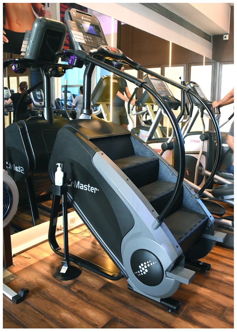 Gold's Gym Bandra - Gym in Mumbai