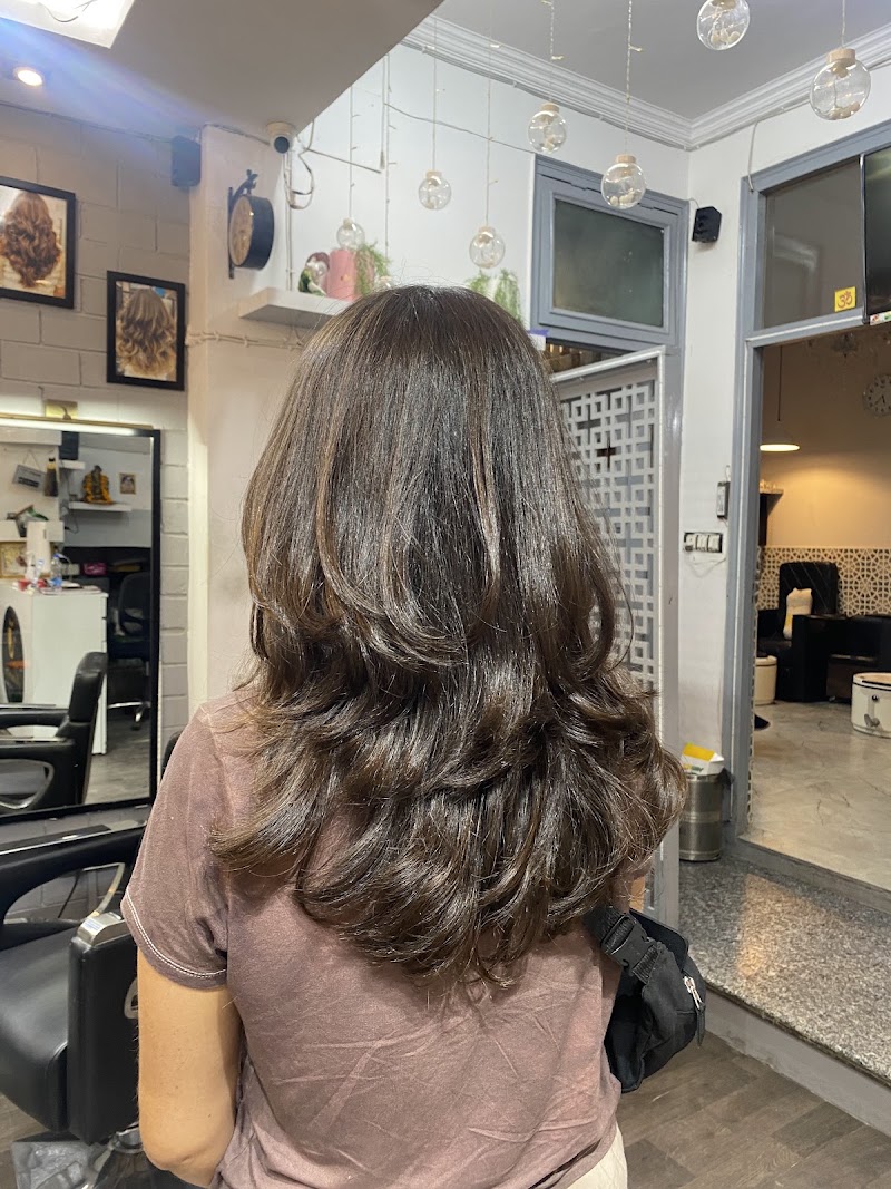 The Glamourra Unisex - Salon in Delhi