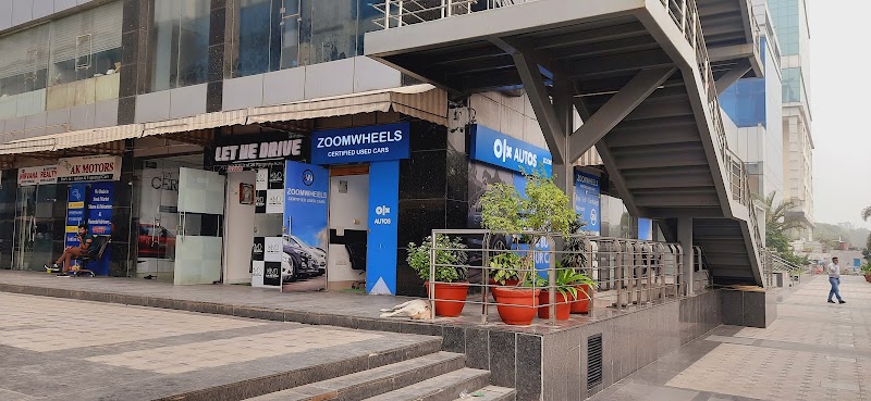 Zoomwheels Cars - 4 Wheeler Showroom in Delhi